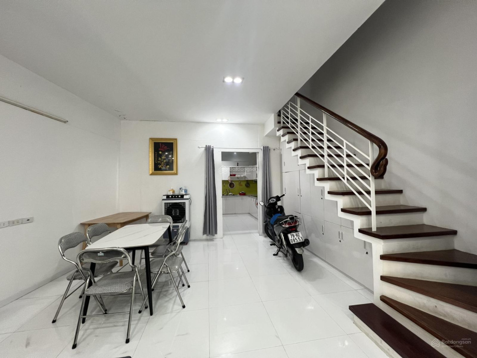 🏠 Giá tốt! Bán nhà 4 tầng trung tâm TP Nha Trang – hẻm thông, gần biển, sổ hồng hoàn công đầy đủ - Ảnh chính