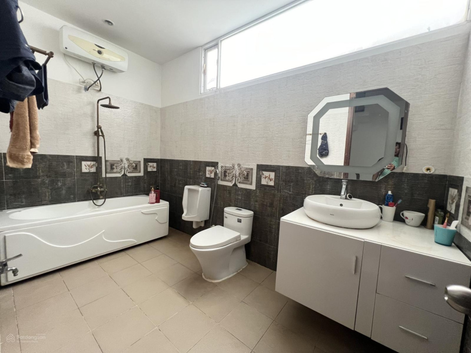 🏠 Giá tốt! Bán nhà 4 tầng trung tâm TP Nha Trang – hẻm thông, gần biển, sổ hồng hoàn công đầy đủ - Ảnh 4