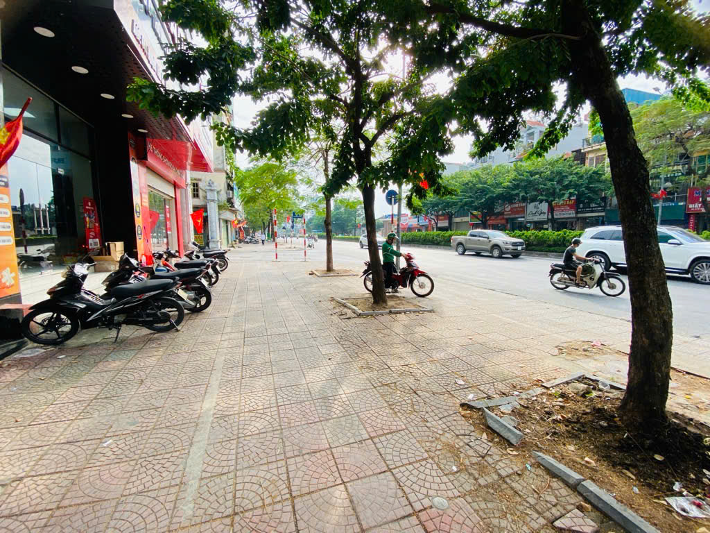 Bán nhà mặt phố Nguyễn Văn Cừ quận Long Biên vị trí đẹp vỉa hè buôn bán sầm uất 129m 36 tỷ - Ảnh chính