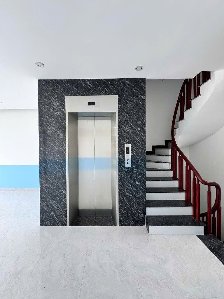 NHÀ MỚI PHỐ NGUYỄN VĂN CỪ 55M, 7T, MT4M, THANG MÁY, KINH DOANH, Ô TÔ TRÁNH. - Ảnh 1
