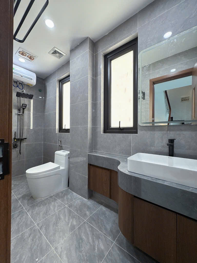 NHÀ MỚI PHỐ NGUYỄN VĂN CỪ 55M, 7T, MT4M, THANG MÁY, KINH DOANH, Ô TÔ TRÁNH. - Ảnh chính