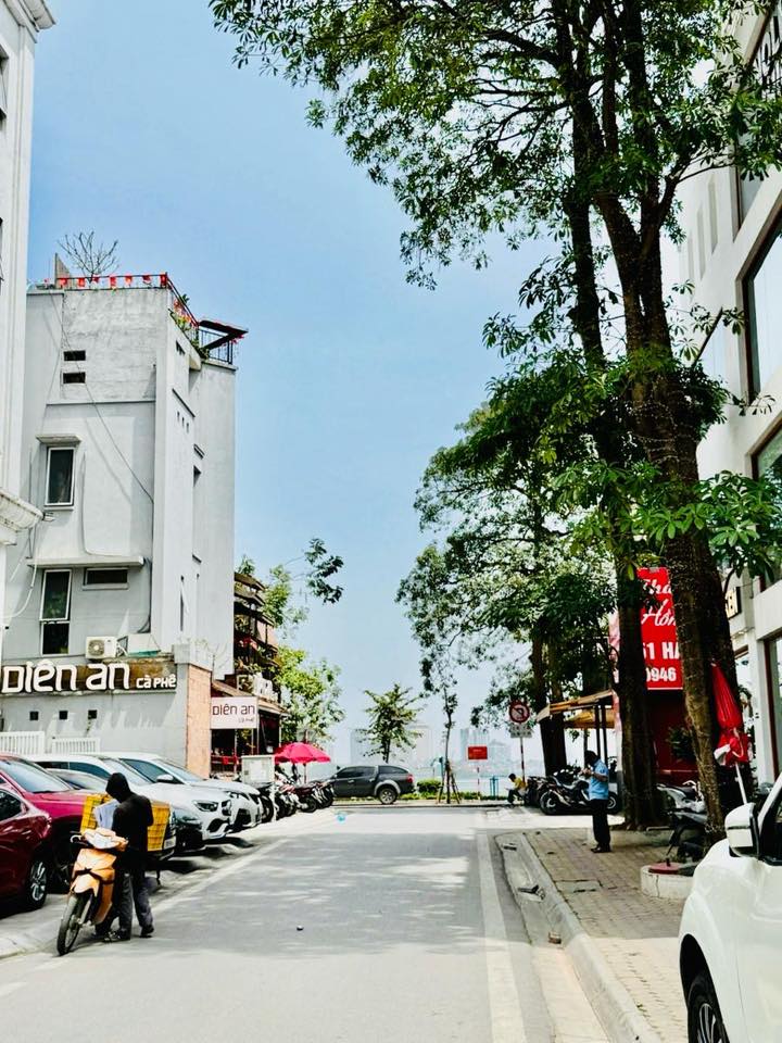 Bán nhà dân xây, gần phố Nguyễn Đình Thi, Tây Hồ. Diện tích 65m, giá 14.66tỷ. - Ảnh chính
