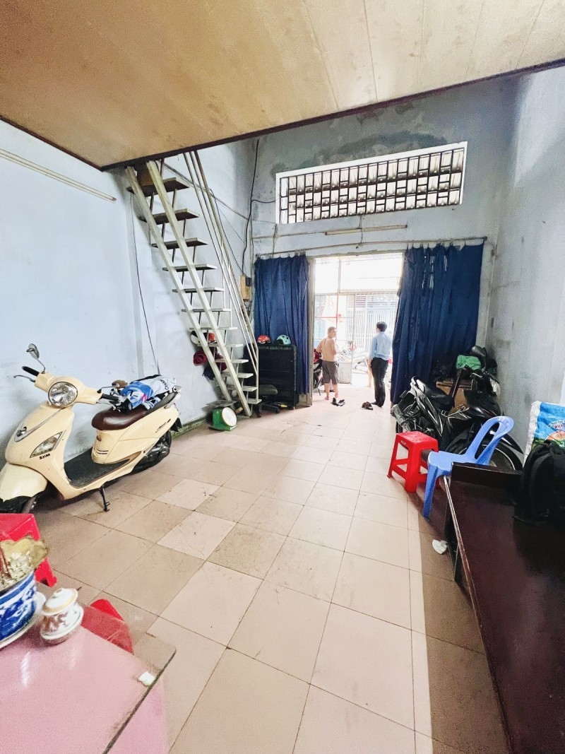 Bán nhà DT 70m2, Hẻm xe tải 5m Đường Thoại Ngọc Hầu, Q. Tân Phú - Ảnh 2