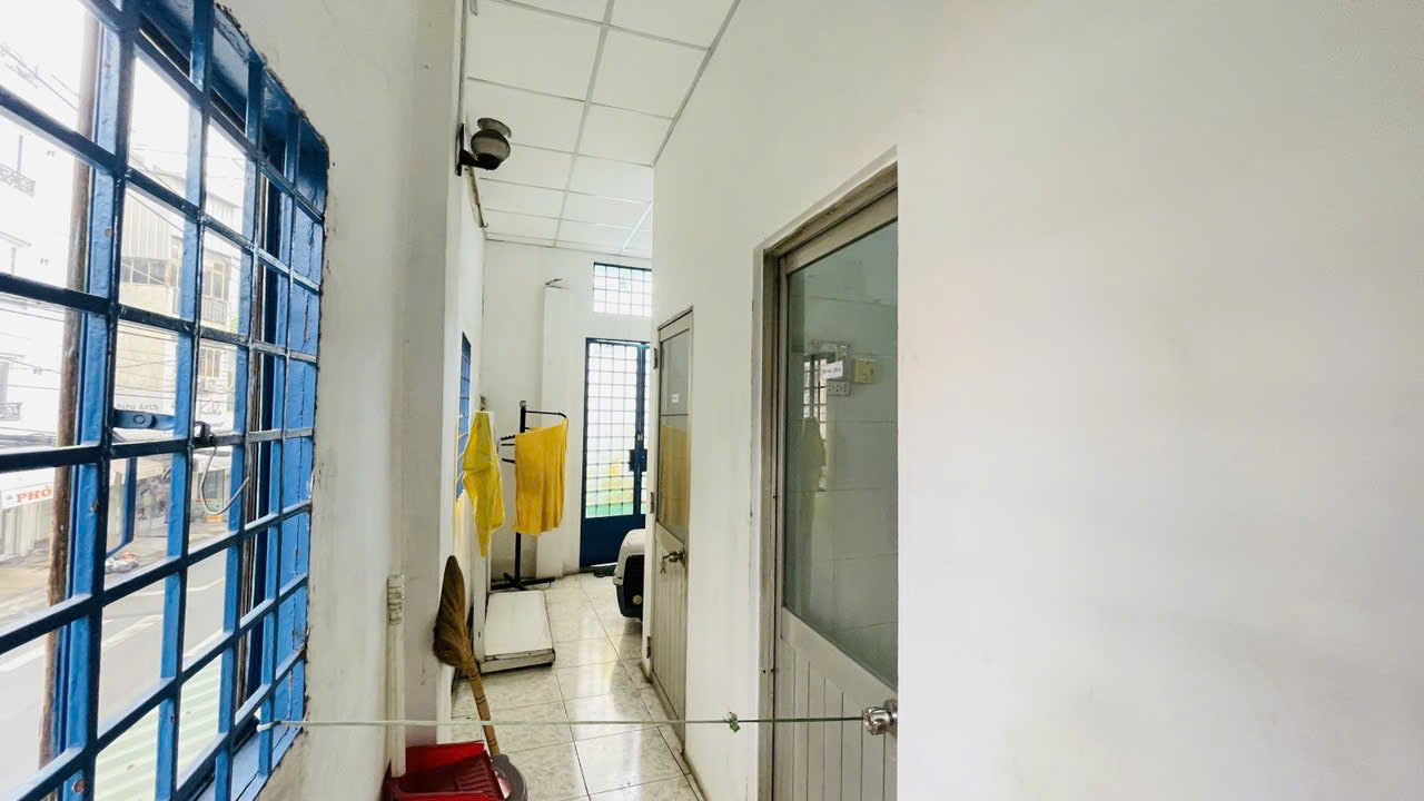 Bán nhà mặt tiền, quận 11, đường Xóm Đất, 59m2, 2 tầng, 12.6 tỷ, cấp 4 - Ảnh 1