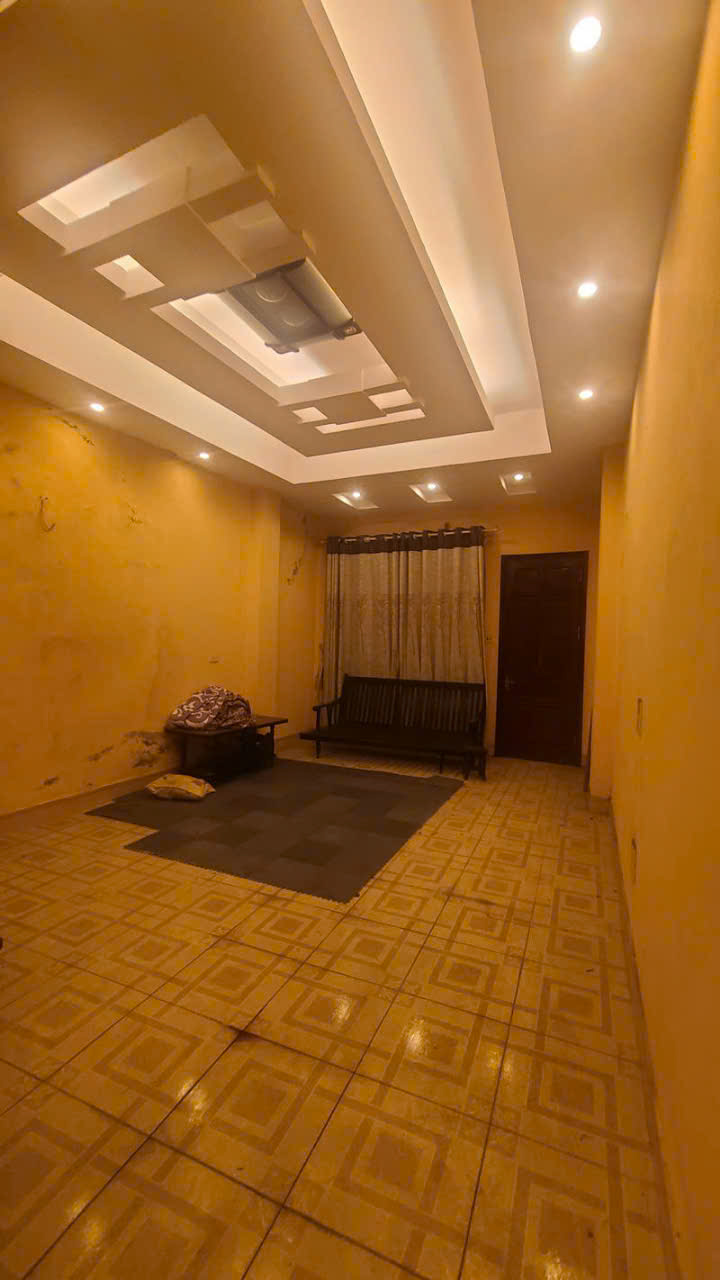 Cần bán nhà đẹp Nguyễn Văn Cừ, có sân để xe, 2 thoáng, giao thông thuận tiện. - Ảnh 2