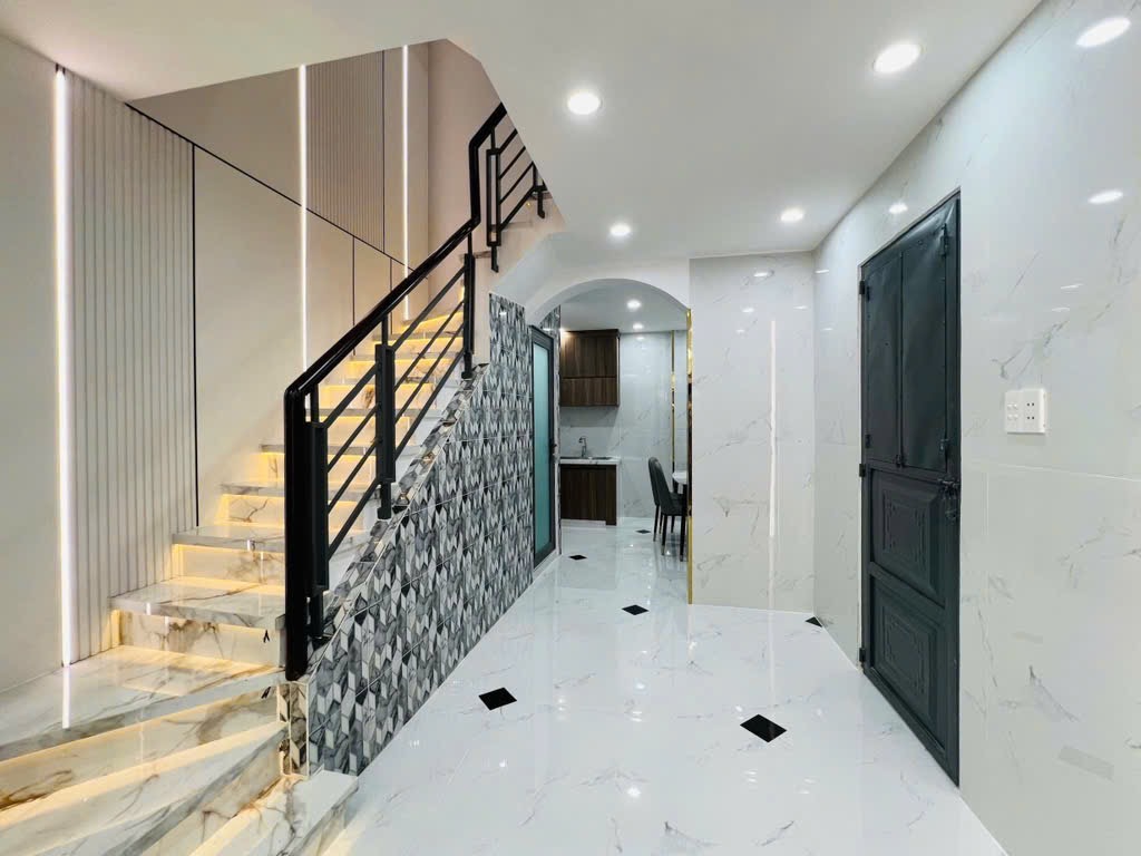 MỚI ĐẸP CHÍNH CHỦ - HOÀN CÔNG ĐỦ - DT 39M2 ,4TẦNG ĐÚC VỚI 5PN ,4WC - HUỲNH VĂN BÁNH - LÊ VĂN SỸ - Ảnh 2