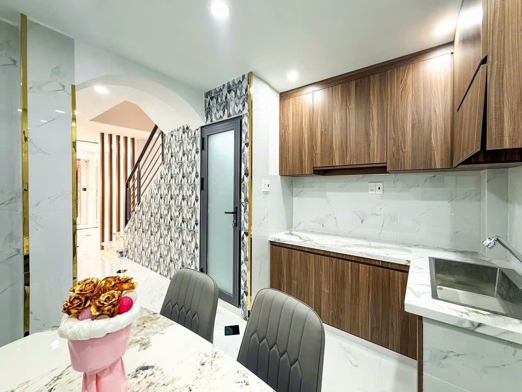 MỚI ĐẸP CHÍNH CHỦ - HOÀN CÔNG ĐỦ - DT 39M2 ,4TẦNG ĐÚC VỚI 5PN ,4WC - HUỲNH VĂN BÁNH - LÊ VĂN SỸ - Ảnh 1