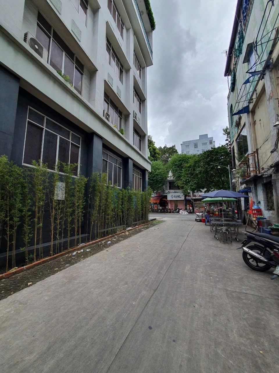 * Bán Nhà Đẹp-Mới Dọn Vào Ở Ngay-HXH Ngay Nguyễn Tri Phương Q5-3Tầng (4X15) Sổ vuông Vức - Ảnh 1