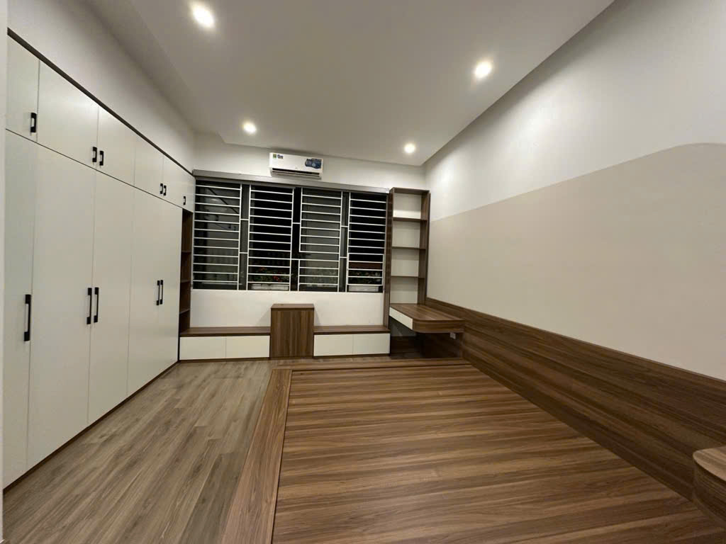 NHÀ ĐỨC GIANG, LONG BIÊN, VÀI BƯỚC RA Ô TÔ TRÁNH, DIỆN TÍCH RỘNG, NỞ HẬU 70M x 4T NHỈNH 6 TỶ - Ảnh 2