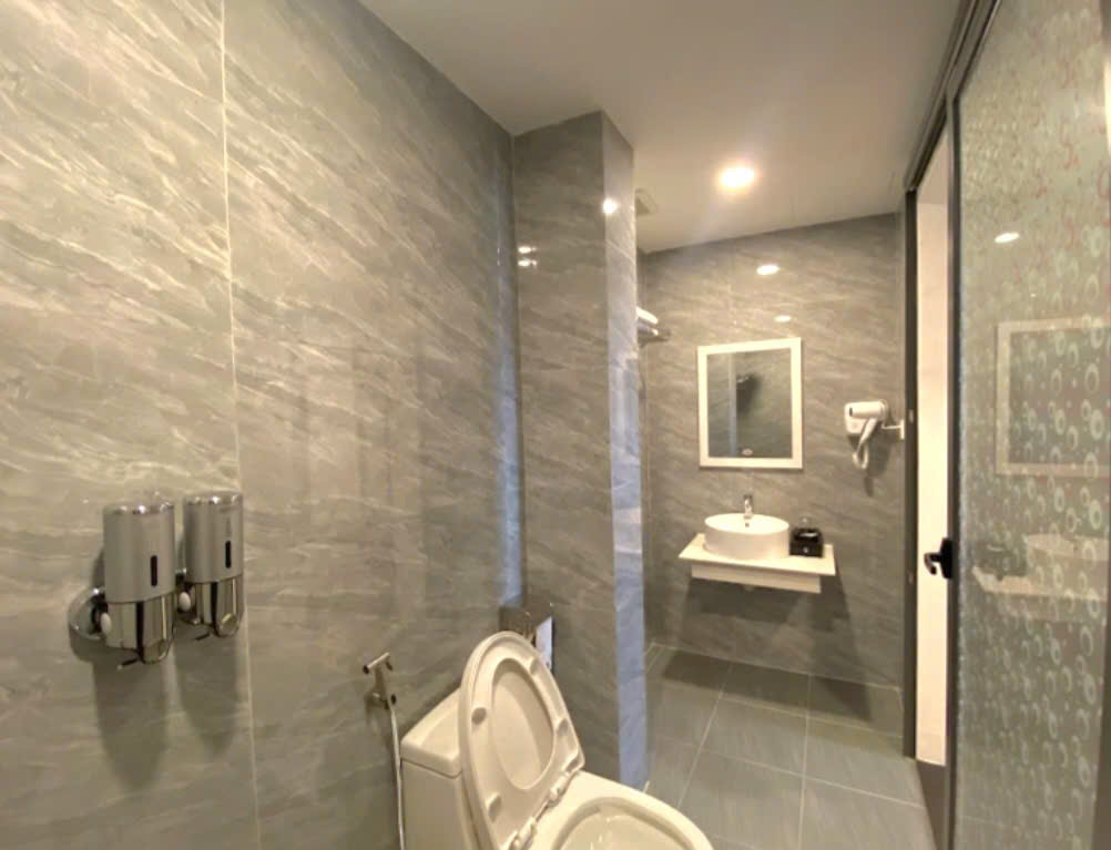 Khách sạn 8 tầng mặt tiền Hoàng Hoa Thám  dt 98m2 bán: 40 tỷ  lh: 0905724084 Ngọc Bích Land - Ảnh 2