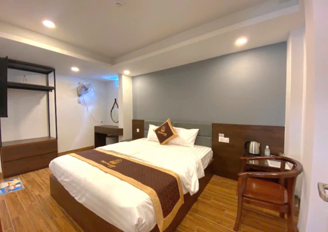 Khách sạn 8 tầng mặt tiền Hoàng Hoa Thám  dt 98m2 bán: 40 tỷ  lh: 0905724084 Ngọc Bích Land - Ảnh 1