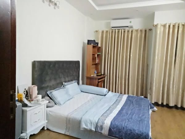 Bán nhà 5 tầng, ngõ 235 Phạm Văn Đồng, cách mặt phố 50m, gần công viên Hòa Bình 6.XX Tỉ - Ảnh 3