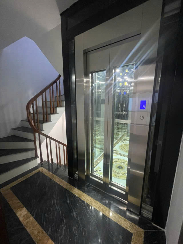 NHÀ MỚI KÍNH KOONG FULL NỘI THẤT Bồ Đề-Long Biên 50m2 X 6 tầng,MT 4.5m, 10.9 tỷ. - Ảnh 1