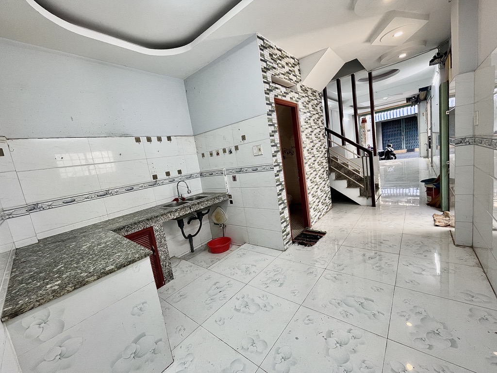 Chính chủ cần bán nhà riêng 1 trệt 4 lầu, tổng diện tích xây dựng 200m2, giá bán 15tỷ2 - Ảnh 2