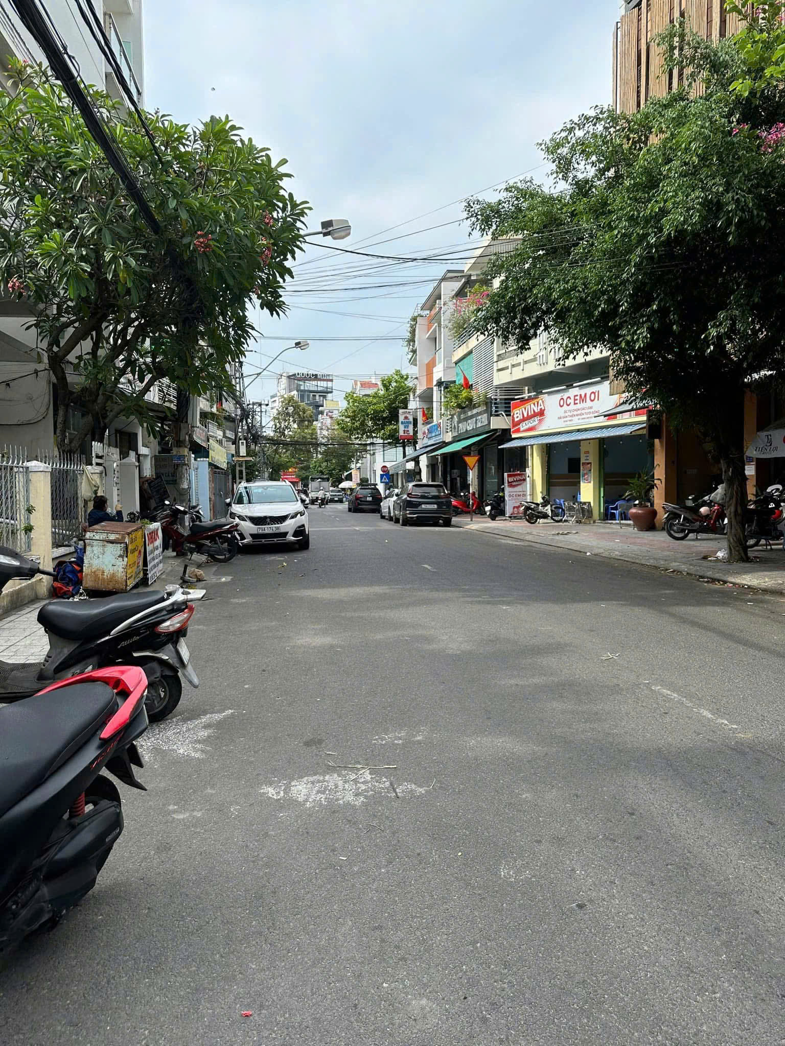 Cần bán 2 căn nhà mặt tiền đường Bà Triệu - Nha Trang dt 202m2 bán: 27 tỷ Liên hệ: phạm hải - Ảnh chính