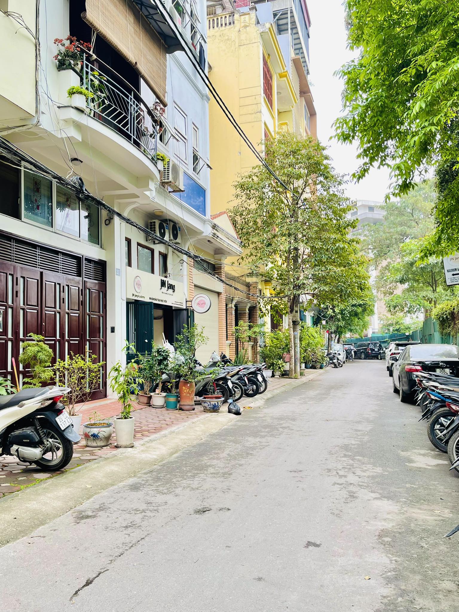 Bán nhà Ôtô tránh Phố Hoàng Cầu: 50m2/5Tầng/MT 4.2m 27 Tỷ Cách Hồ 30m, KD đỉnh - Ảnh chính