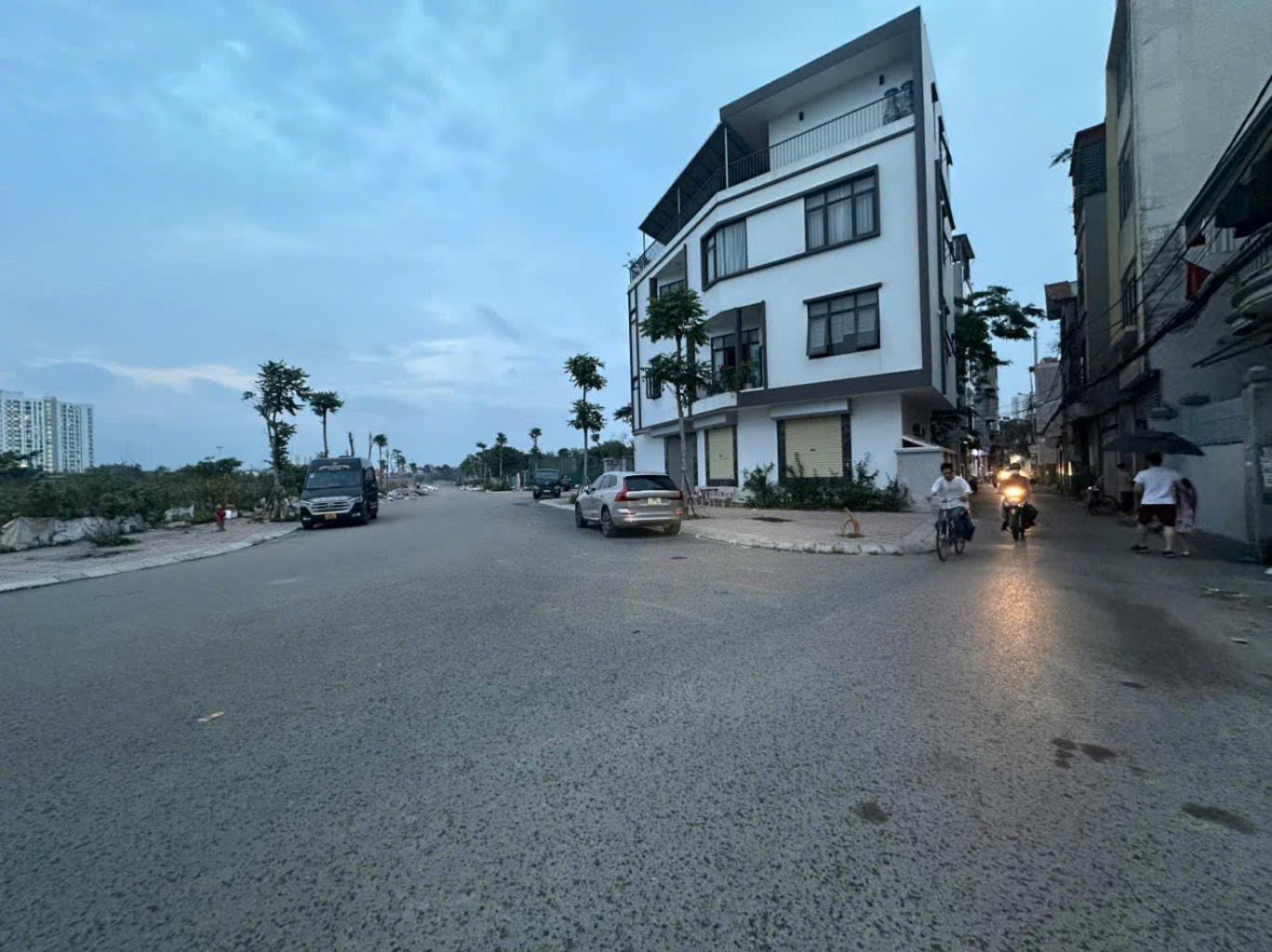 NHÀ CHÍNH CHỦ - GIÁ TỐT - Vị Trí Đẹp Tại Khu Phân Lô Tái Định Cư Ngọc Thuy, Long Biên, TPHN - Ảnh chính