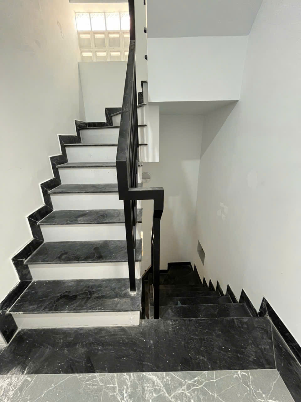 BÁN NHÀ 5 LẦU, MẶT TIỀN ĐƯỜNG SỐ PHƯỜNG TÂN QUY, QUẬN 7 - Ảnh 4