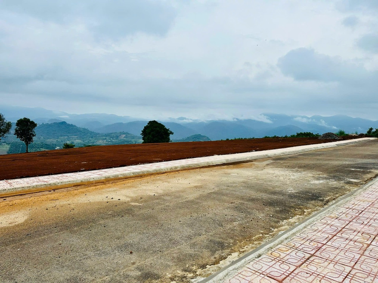 600 TRIỆU / LÔ ĐẤT VIEW SIÊU ĐẸP TẠI LỘC BẮC - Ảnh 1