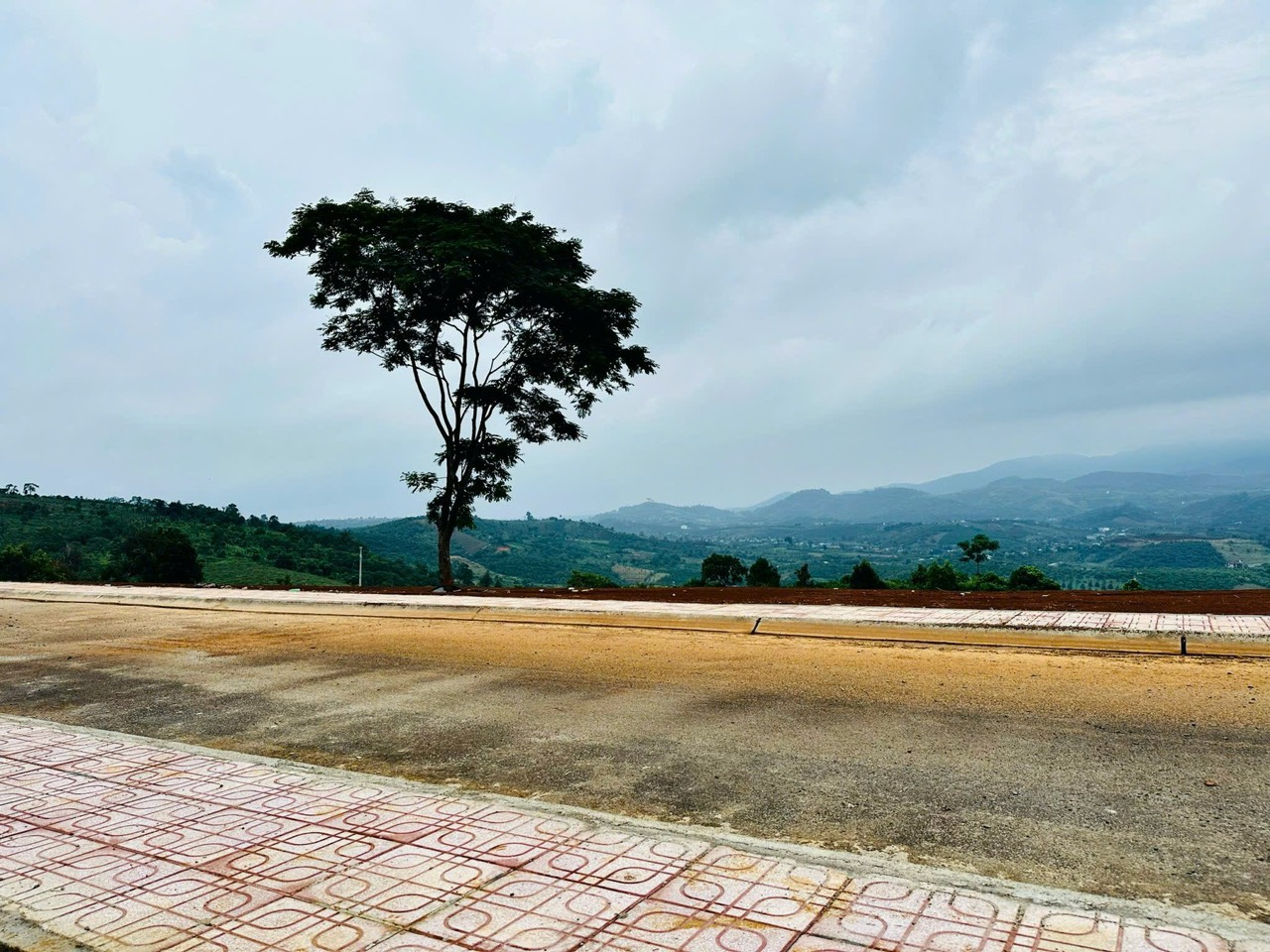 600 TRIỆU / LÔ ĐẤT VIEW SIÊU ĐẸP TẠI LỘC BẮC - Ảnh 2