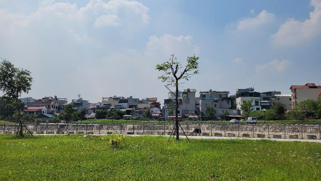 Lô đất siêu đẹp lô góc mặt hồ Vạn Hạnh Việt Hưng diện tích 245m mặt tiền rộng 18m 63 tỷ 9 - Ảnh 3