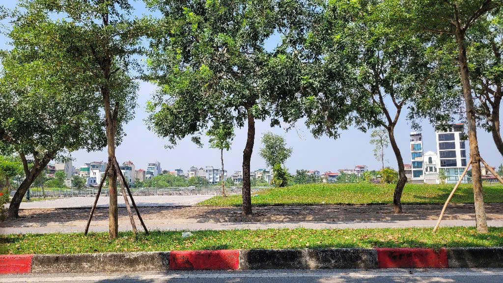 Lô đất siêu đẹp lô góc mặt hồ Vạn Hạnh Việt Hưng diện tích 245m mặt tiền rộng 18m 63 tỷ 9 - Ảnh 2