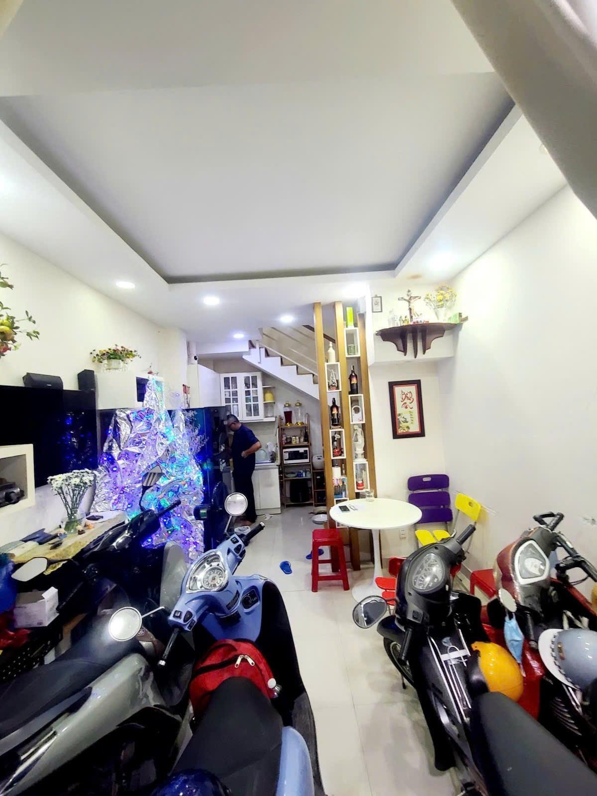 RẤT GẤP,4Tầng BTCT,Tặng Nội thất,sát TRƯỜNG CHINH CỘNG HÒA chỉ 3.xTỷ - Ảnh chính