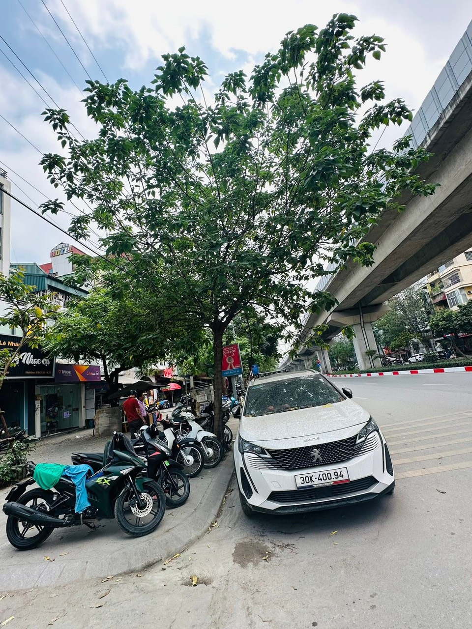 MẶT PHỐ HÀO NAM - ÔTÔ TRÁNH, VỈA HÈ KINH DOANH ĐỈNH - 5 TẦNG THANG MÁY - GIÁ 36 TỶ - Ảnh chính