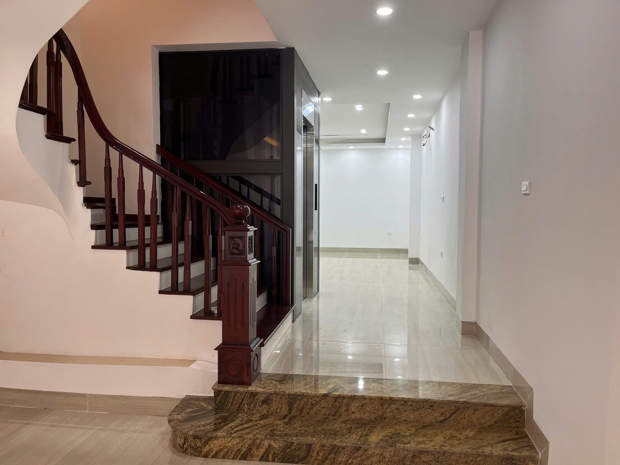BIỆT THỰ LIỀN KỀ KĐT VĂN PHÚ – VỊ TRÍ KINH DOANH ĐẮC ĐỊA – THANG MÁY – GIÁ 22 TỶ - Ảnh 2
