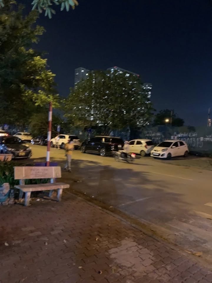 NHÀ CỰC ĐẸP, AN SINH ĐỈNH, KHU VỰC TRUNG TÂM, GIAO THÔNG THUẬN TIỆN Nam Trung Yên  Vị trí cực đẹp, v - Ảnh chính