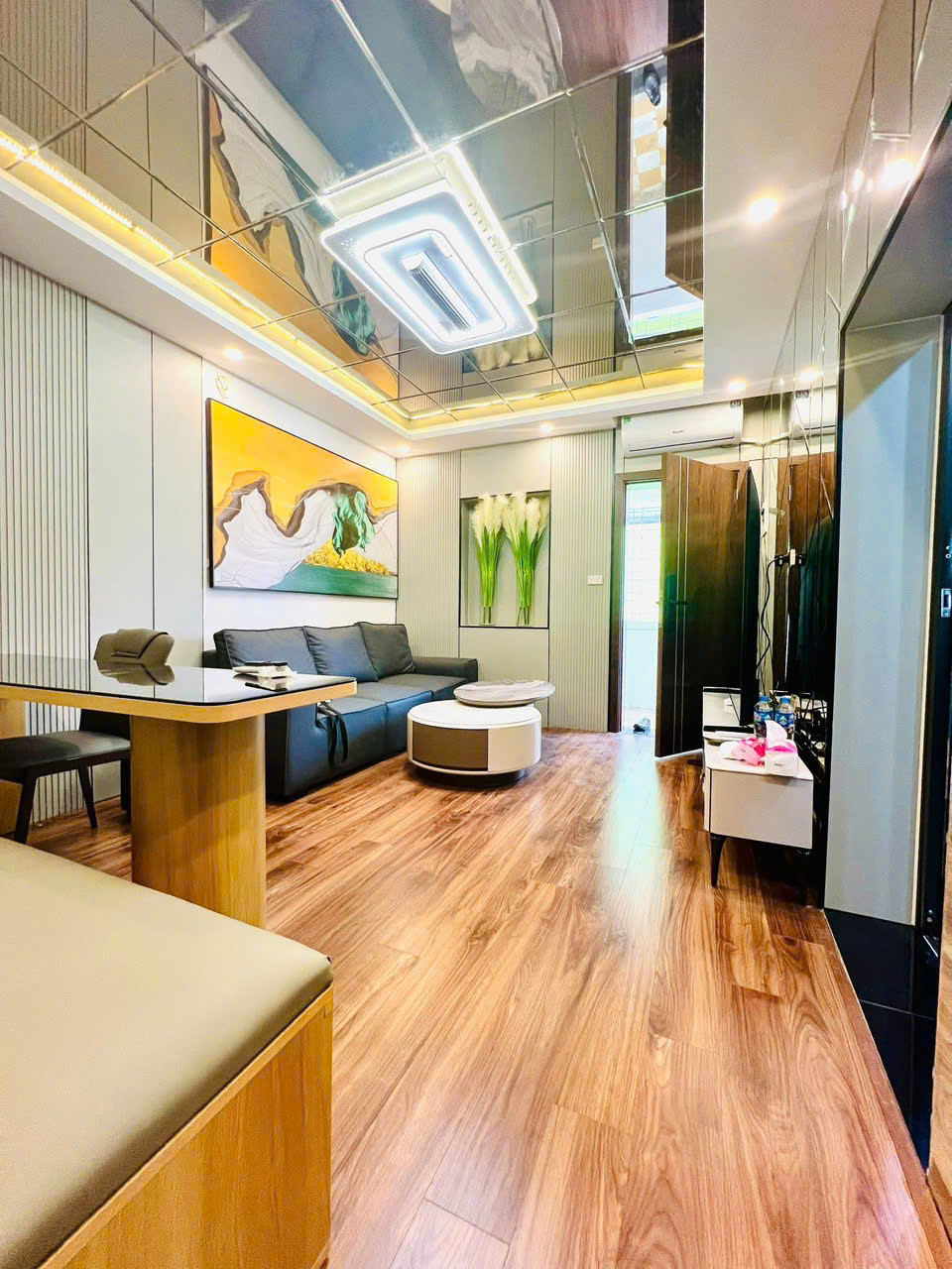 BÁN NHÀ TẬP THỂ PHƯƠNG MAI - NHÀ ĐẸP - FULL NỘI THẤT - Ô TÔ ĐỖ CẦU THANG - VỀ Ở LUÔN. DIỆN TÍCH 70M - Ảnh chính