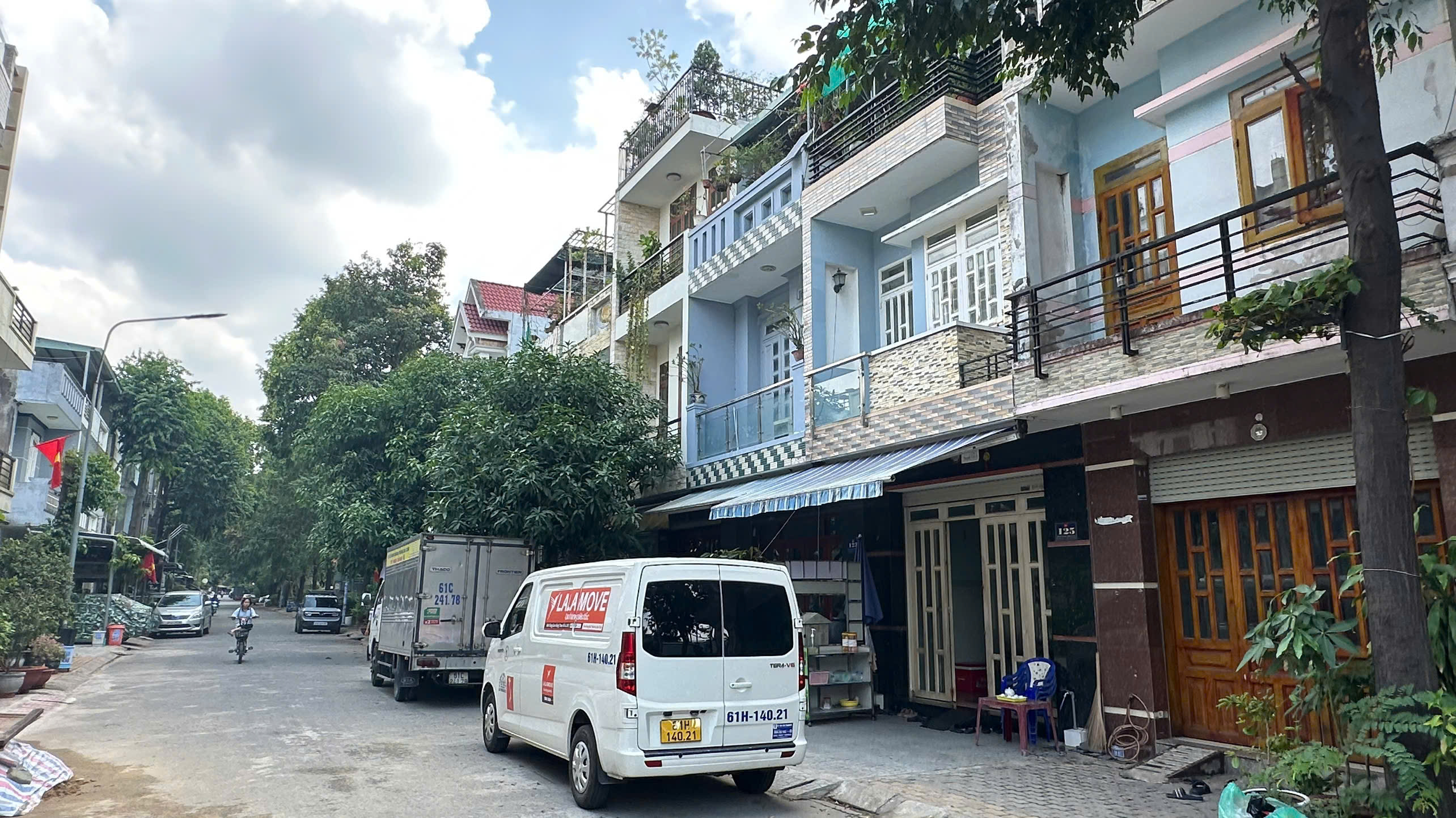 Bán nhà 3 Lầu gần TTHC Dĩ An,đường nhựa trước nhà 13m - Ảnh chính