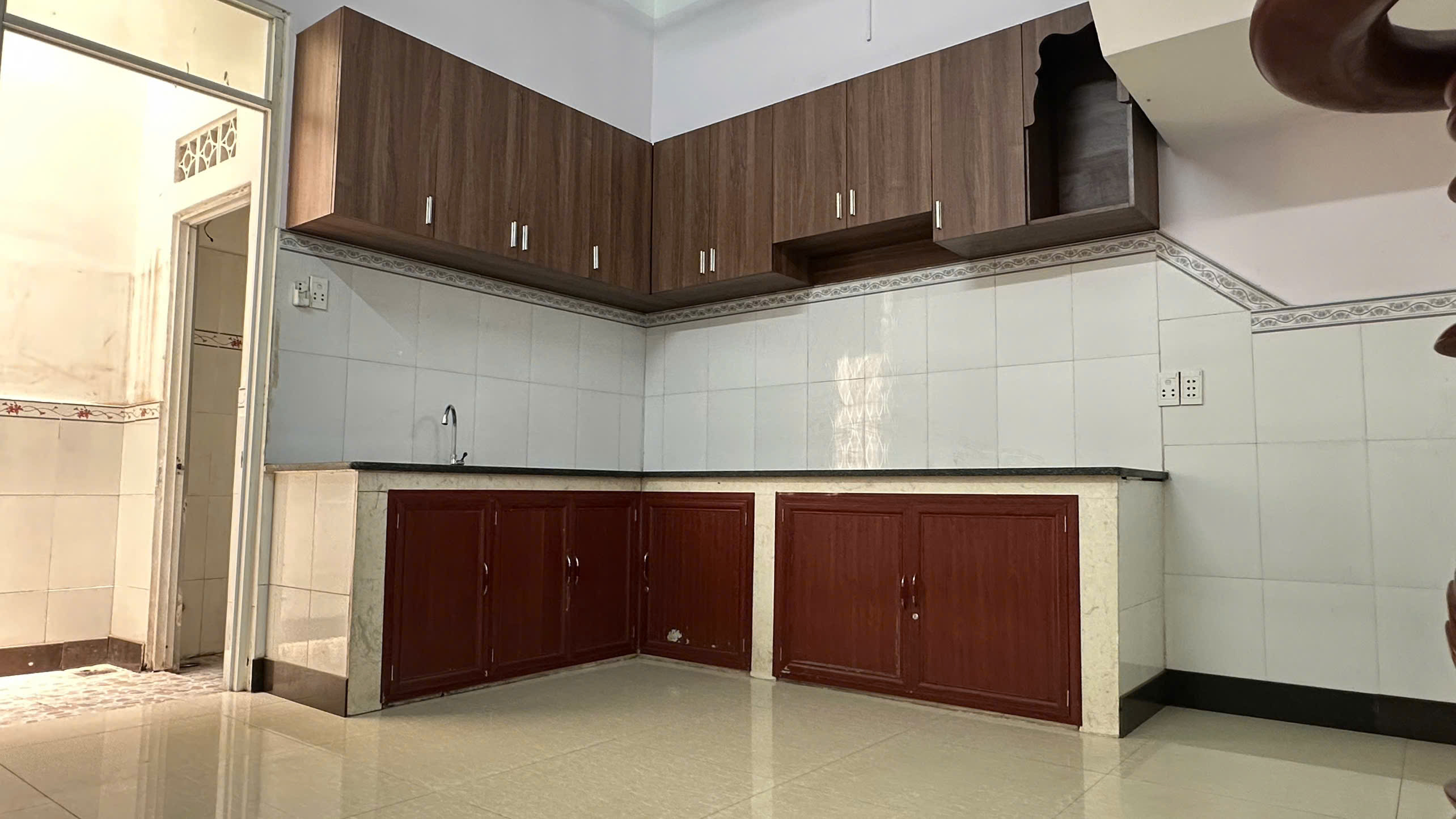 Bán nhà 2 Lầu MẶT TIỀN kinh doanh,giá cực kì hiếm gặp, chỉ nhỉnh 3 tỷ - Ảnh 1