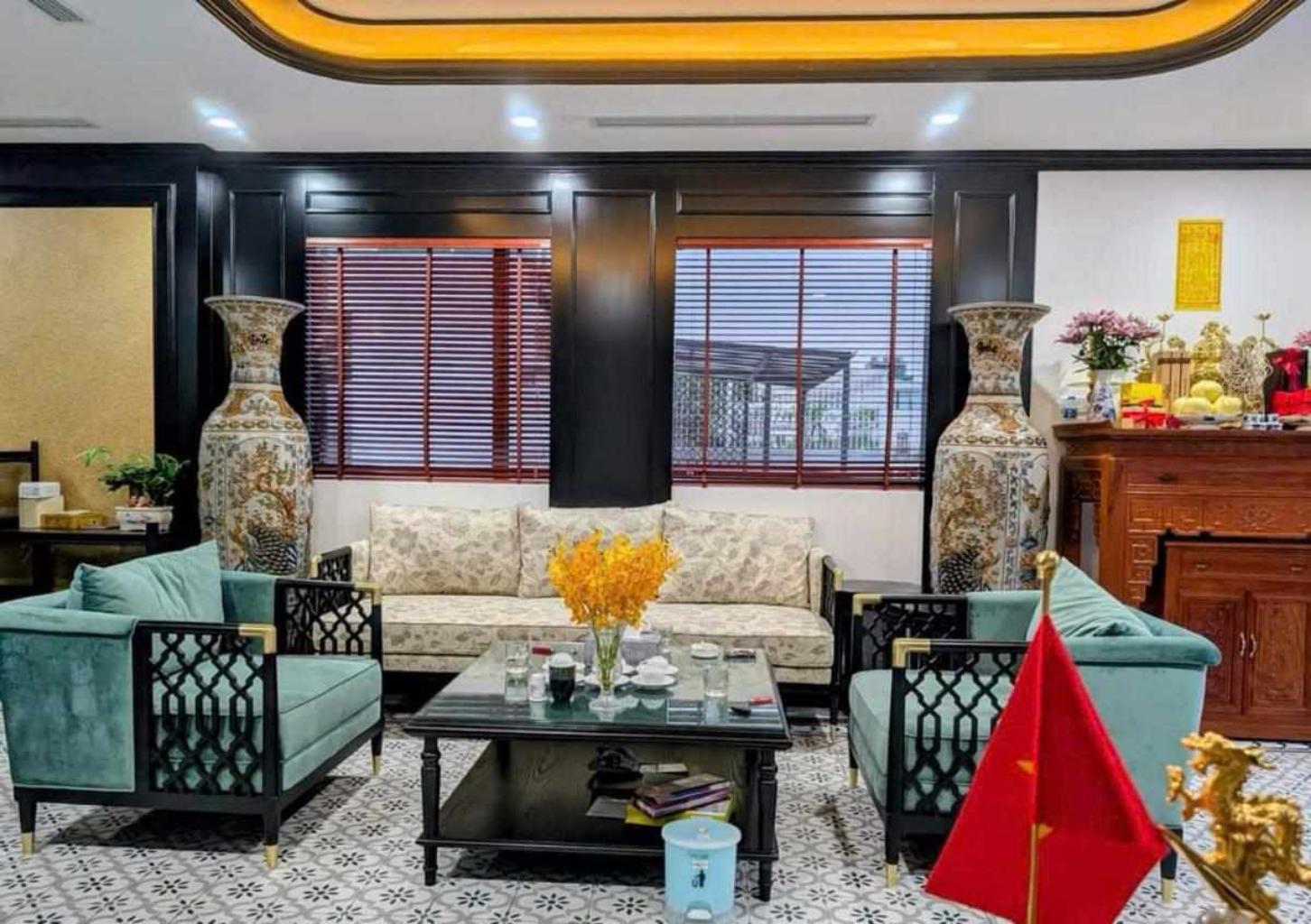 BÁN NHÀ MẶT PHỐ - CẦU GIẤY - 186M2 - 8 TẦNG MT 15M - SỔ ĐỎ - Ảnh 1