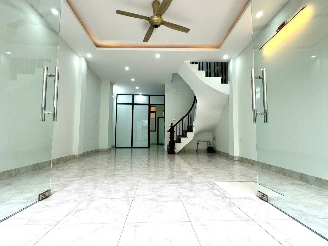 Bán nhà ở Ô Cách Việt Hưng ngõ oto vào sát mặt phố 64m xây 5 tầng mặt tiền: 5m 10 tỷ 9 - Ảnh 2