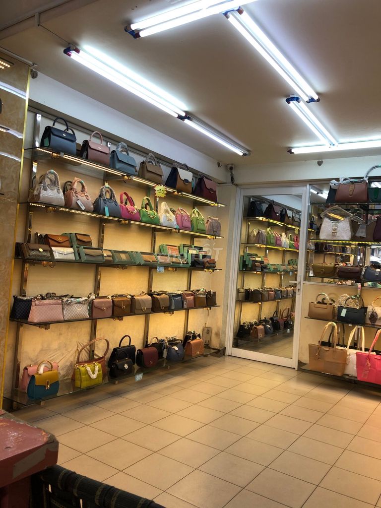 Quận 5 - Chợ An Đông ! SANG NHƯỢNG SHOP SỈ, BÁN BUÔN TÚI XÁCH NỮ CAO CẤP TẠI CHỢ SỈ – VỊ TRÍ ĐẸP – - Ảnh 1