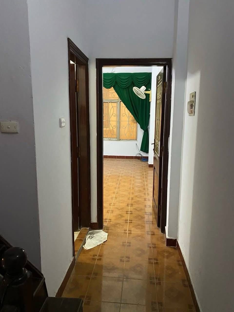 Cho thuê nhà trong ngõ chợ Khâm Thiên - Đống Đa 36m x 5T giá 10tr, ở và KD online - Ảnh chính