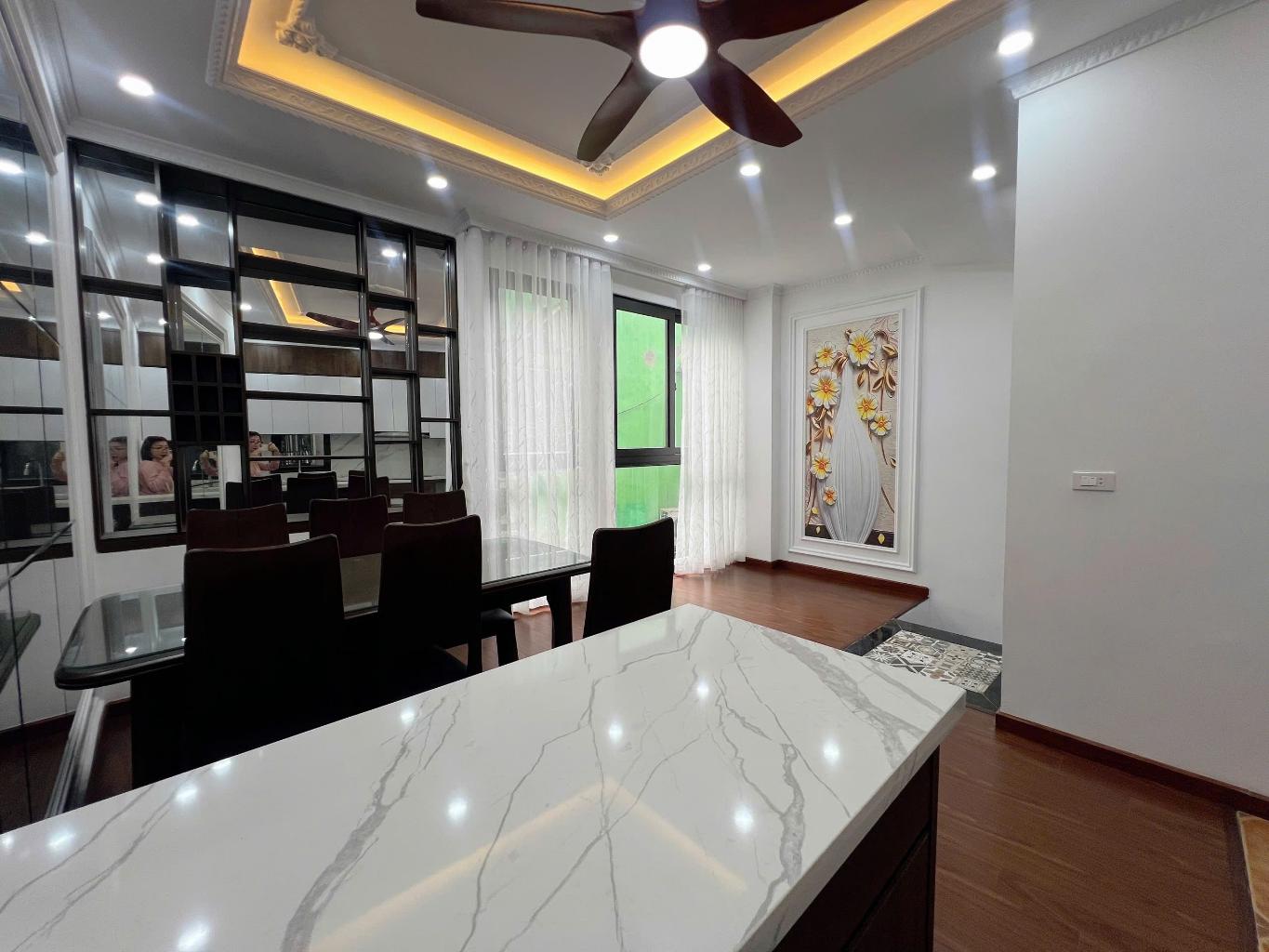 TRUNG TÂM CẦU GIẤY - CÁCH Ô TÔ 10M - SÁT HỒ MÁT RƯỢU - ĐẸP MỚI NGẤT NGÂY CON GÀ TA - NỞ HẬU - Ảnh 3