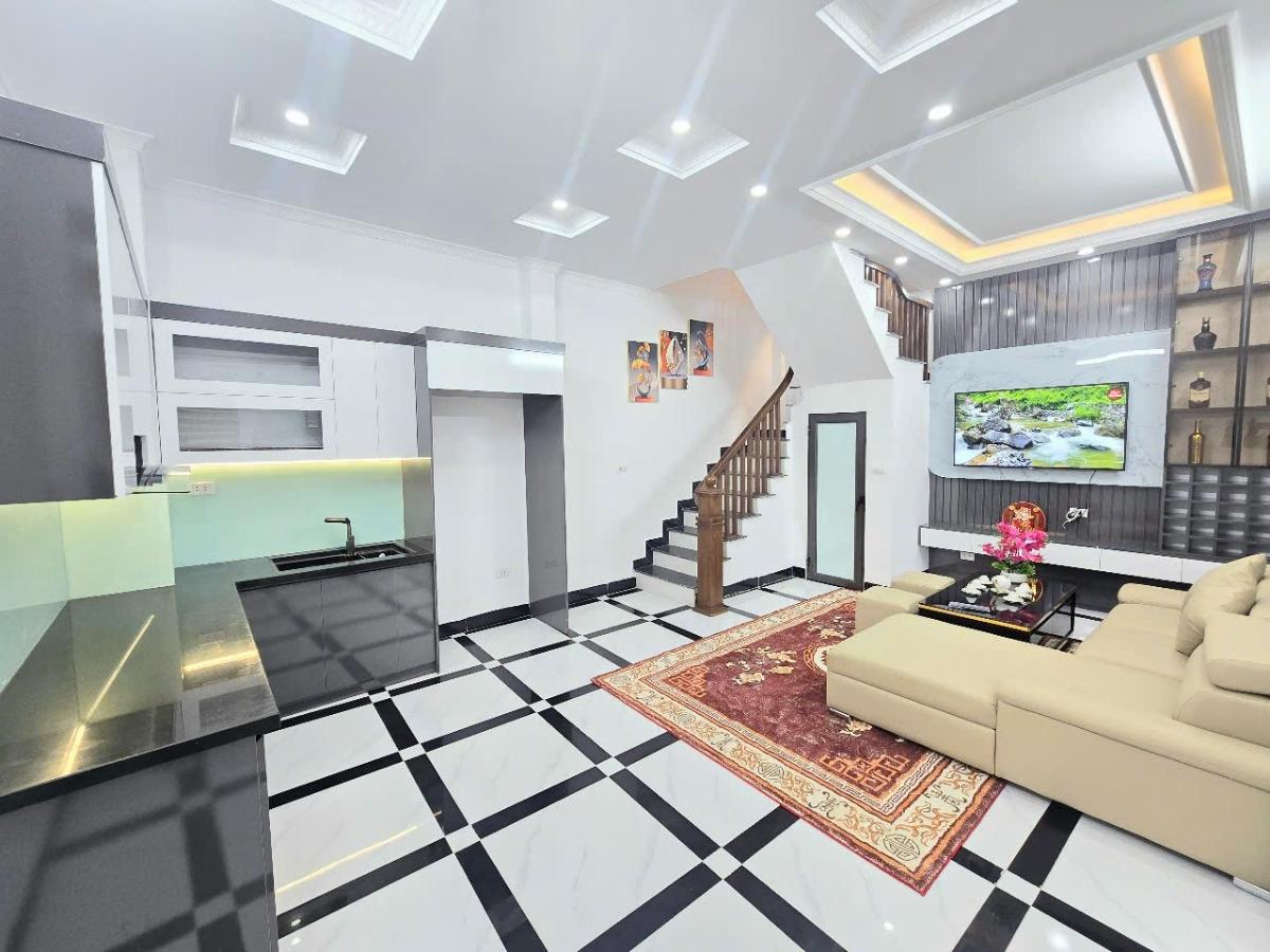 Hơn 6 Tỷ Ô Tô Đậu Cạnh Nhà - TT Hoàng Mai - Nhà Cực Đẹp Về Ở Luôn - Ngõ Thông - Ảnh chính