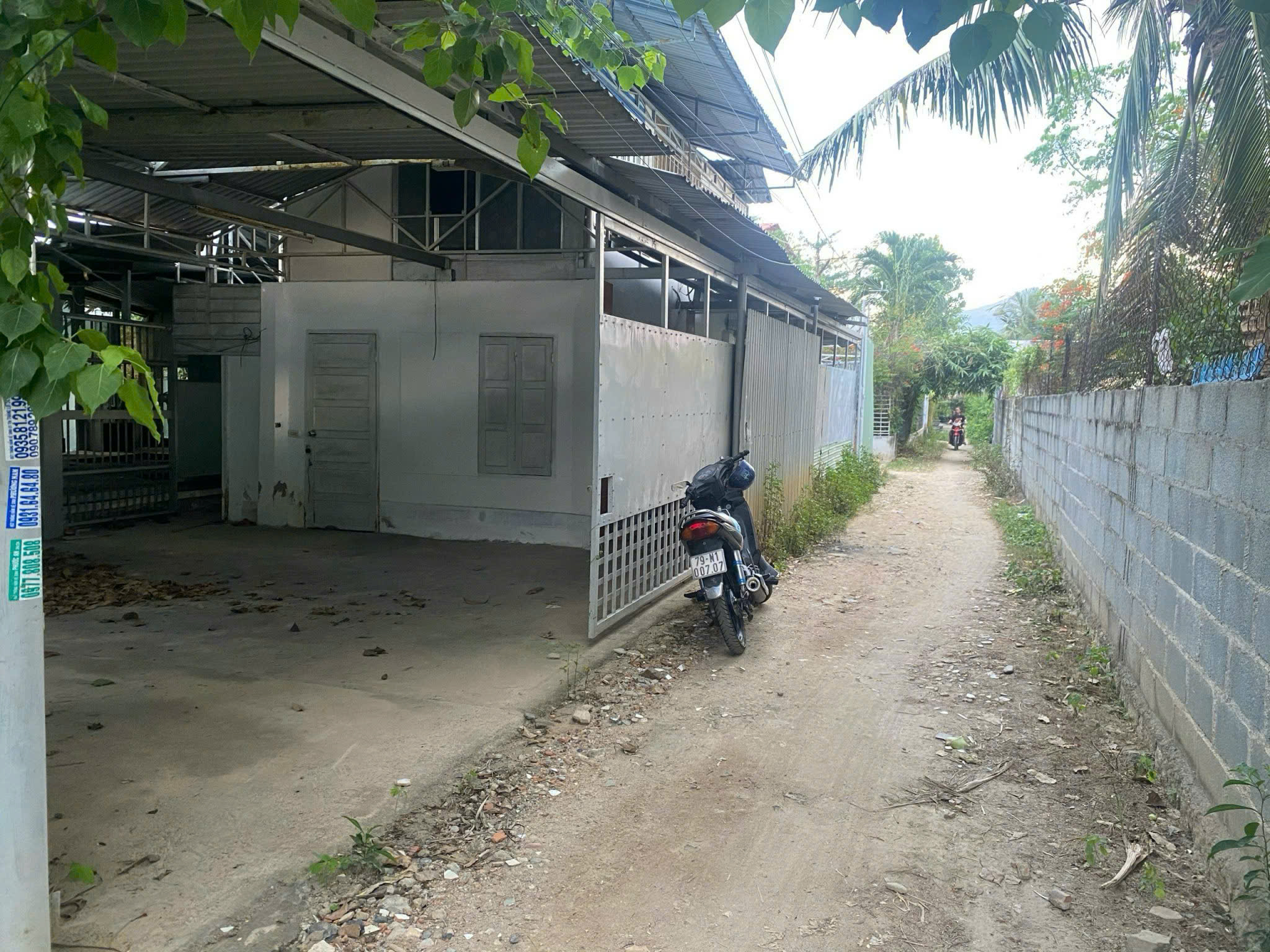 Bán đất tặng 10 phòng trọ có sẵn thu nhập tốt _ cơ hội vàng đầu tư - 3 mặt tiền hẻm dt 522m2 Vĩnh - Ảnh chính