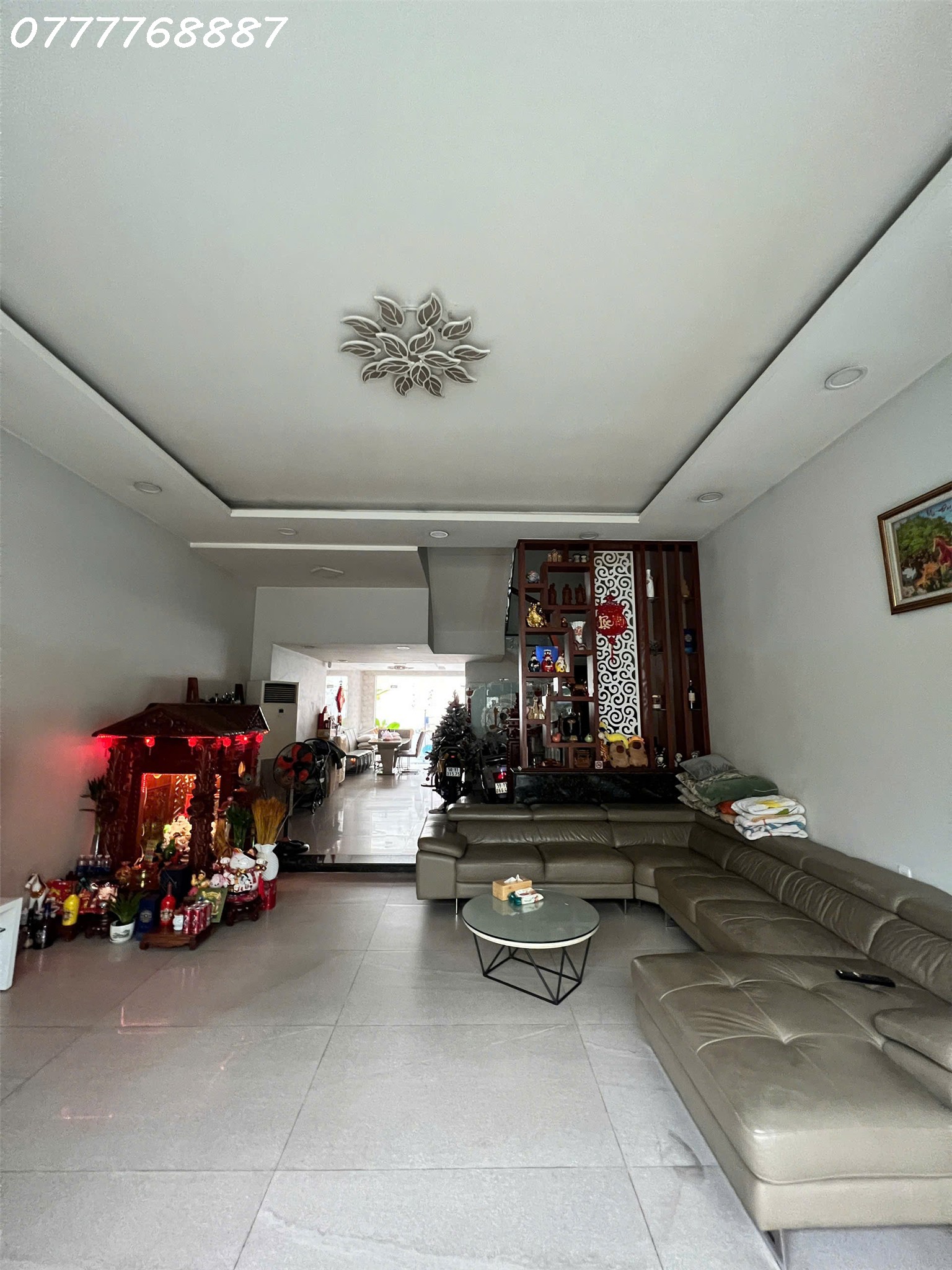 Bán nhà MT đg 25m xây đẹp gần chợ đầu mối Hóc Môn giá chỉ 43tr/m2 đất - Ảnh 1