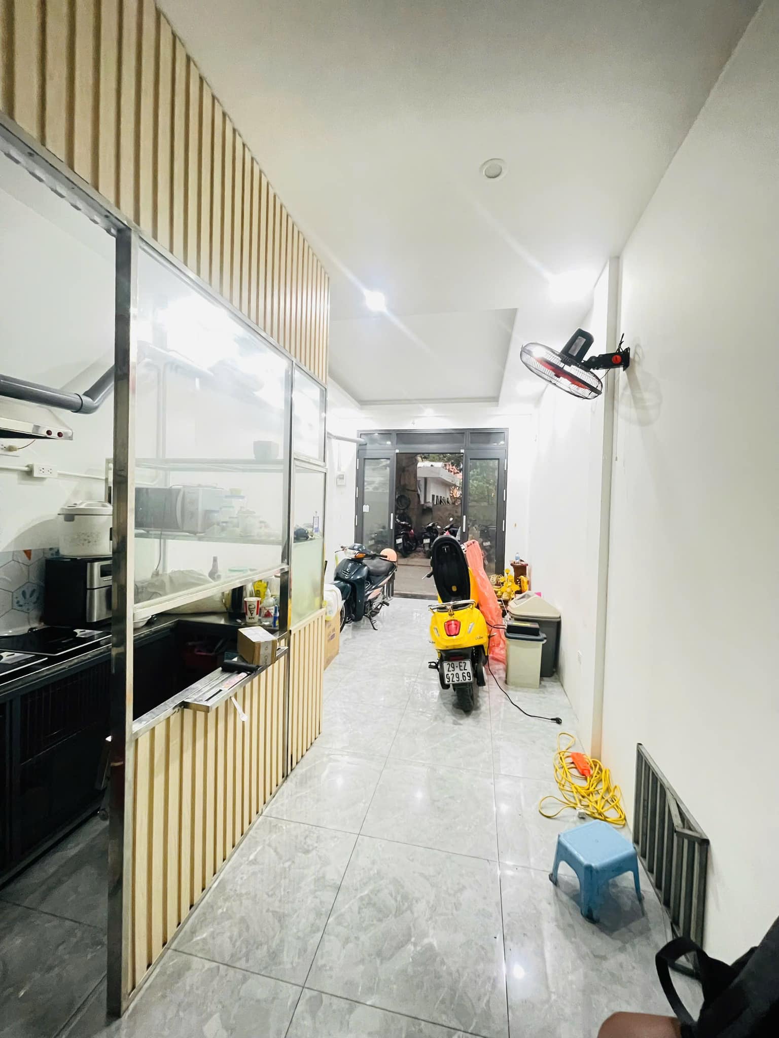 MẶT PHỐ KHƯƠNG THƯỢNG CHỈ HƠN 300 TRIỆU/M2 NHÀ 5 TẦNG - Ô TÔ ĐỖ CỬA- 10M RA PHỐ TÂY SƠN - Ảnh 1