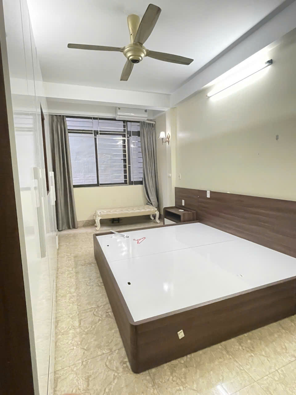 NHÀ SIÊU ĐẸP - VỊ TRÍ TỐT-  Chính Chủ Cần Bán Nhanh Căn Nhà Ngõ 42 Bùi Quốc Khái, Linh Đàm, Hà Nội - Ảnh 1