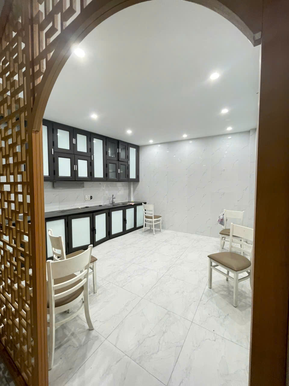 NHÀ SIÊU ĐẸP - VỊ TRÍ TỐT-  Chính Chủ Cần Bán Nhanh Căn Nhà Ngõ 42 Bùi Quốc Khái, Linh Đàm, Hà Nội - Ảnh 2