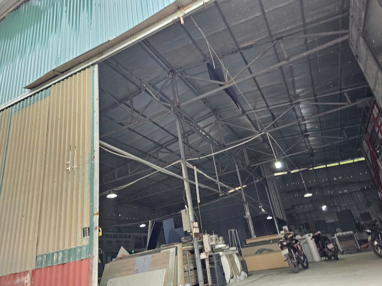 Bán nhà xưởng 908 m2 mặt đường vành đai 4 tiện kinh doanh, vỉa hè 10m - Ảnh 2