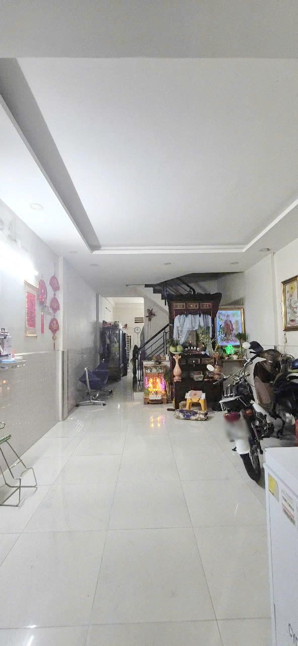 Nhà xe hơi trong nhà Hoàng Minh Đạo P5Q8 - Ảnh chính