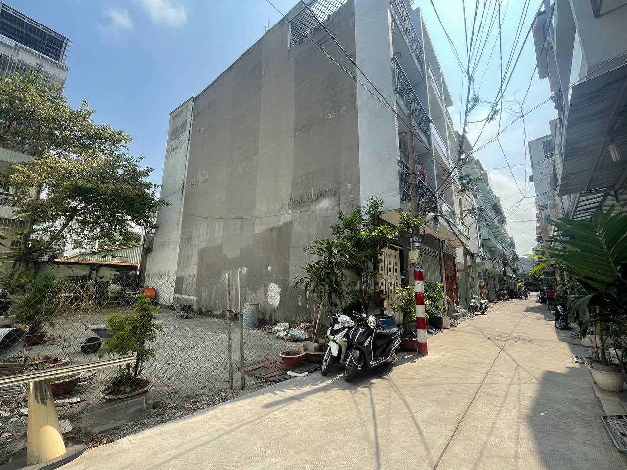 Bán nhà nát DT 85m2, Hẻm 6m Đường Nguyễn Hữu Tiến, Q. Tân Phú - Ảnh chính