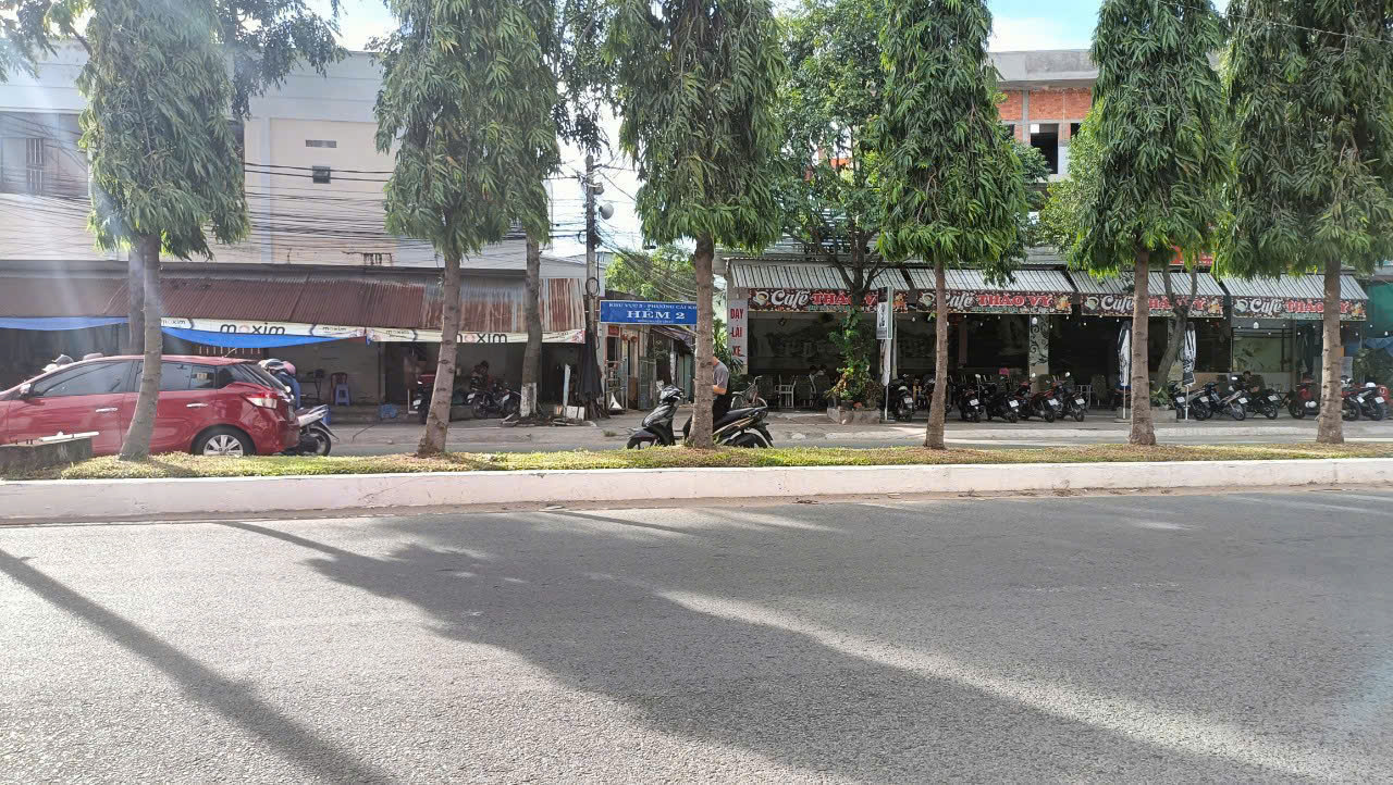nhà trống có 3 phòng ngủ kết cấu trệt gác đúc mỗi phòng 20m2 - Ảnh chính