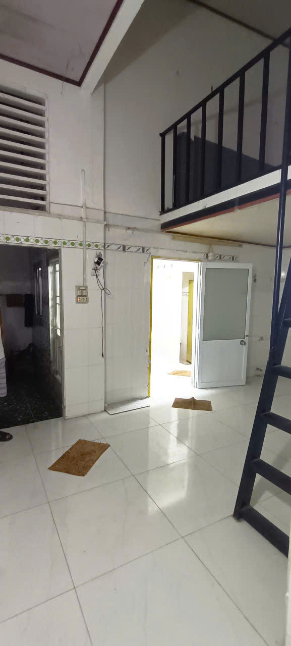 nhà trống có 3 phòng ngủ kết cấu trệt gác đúc mỗi phòng 20m2 - Ảnh 4