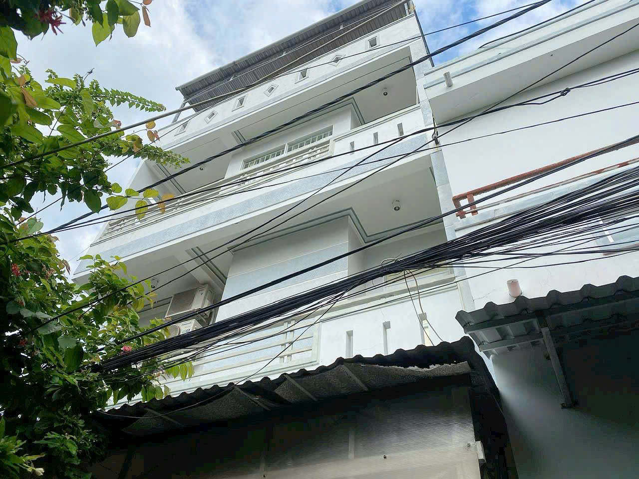 BÁN NHÀ 3 TẦNG HẺM Ô TÔ LÊ HỒNG PHONG PHƯỚC HẢI NHA TRANG <br>Vị trí : Đường 4m,thuận tiện di chuyển - Ảnh chính